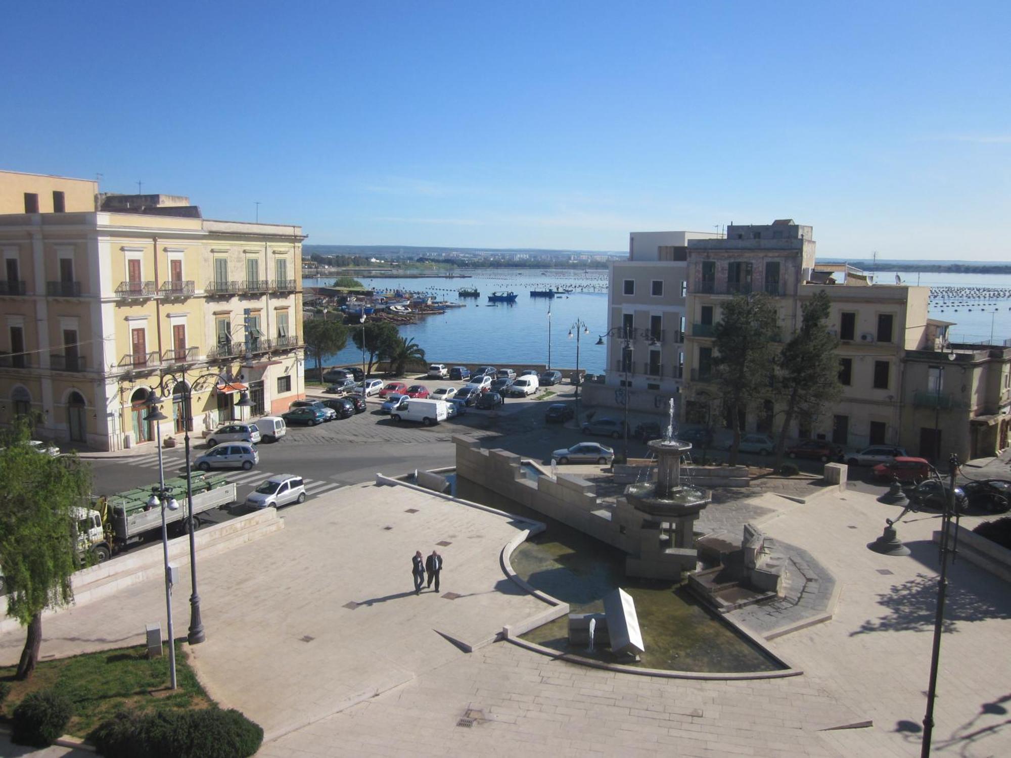 Albergo Del Sole Taranto Kültér fotó