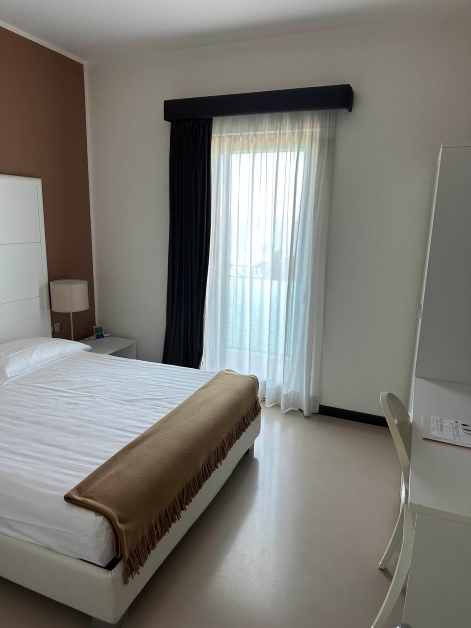 Albergo Del Sole Taranto Kültér fotó