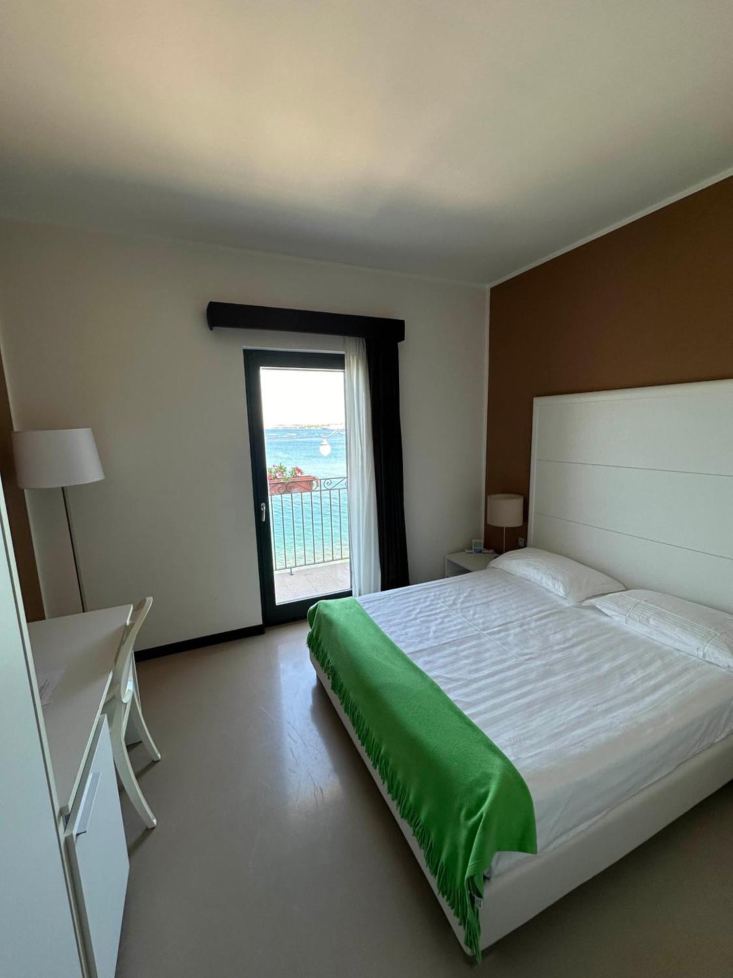 Albergo Del Sole Taranto Kültér fotó