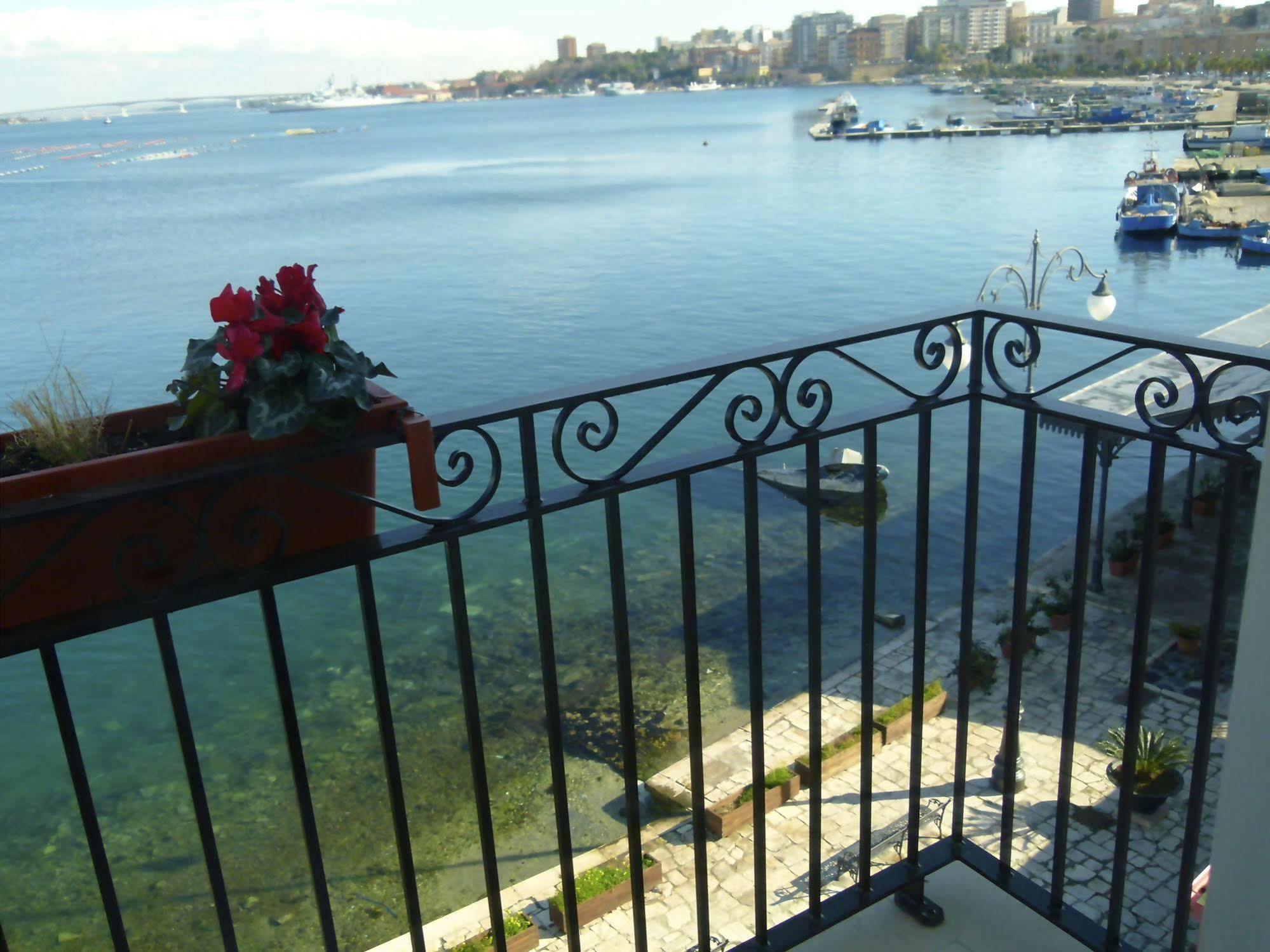 Albergo Del Sole Taranto Kültér fotó