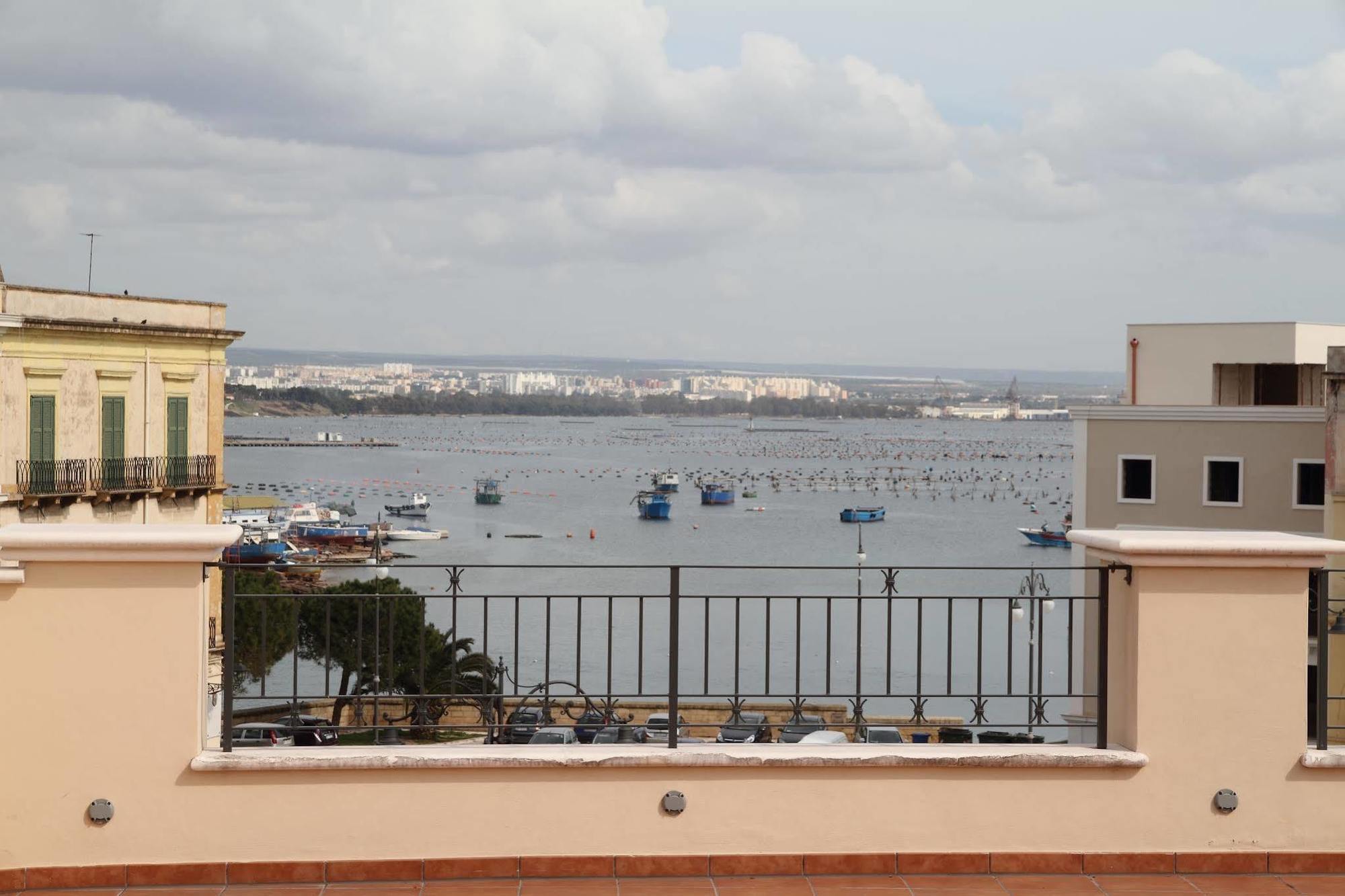 Albergo Del Sole Taranto Kültér fotó