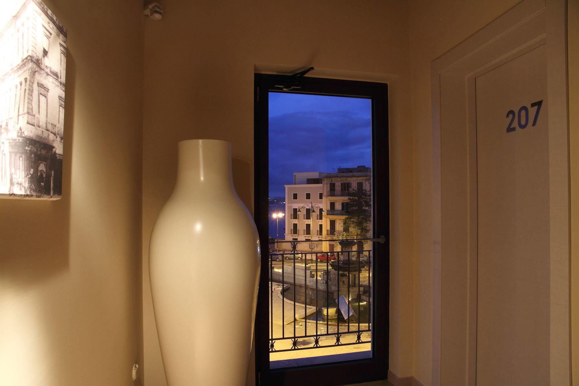 Albergo Del Sole Taranto Kültér fotó